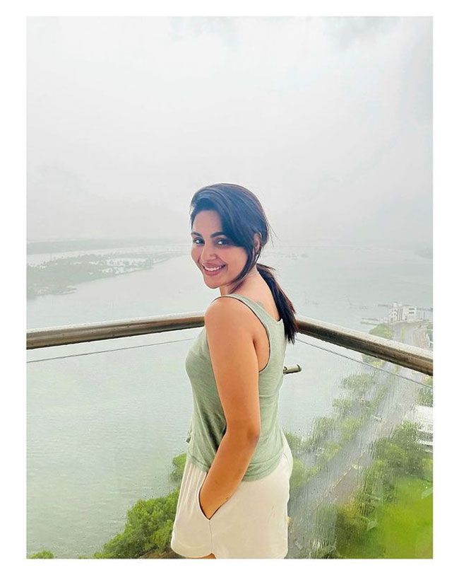 Samyuktha Menon Staggering Poses At Gym